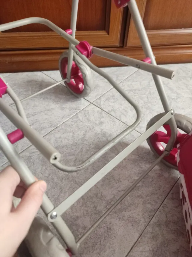 Passeggino giocattolo, cuccia e cagnolino