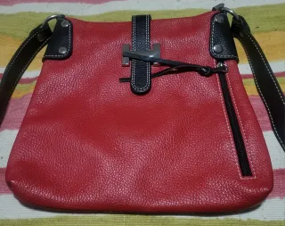 Bolso de mujer rojo y negro