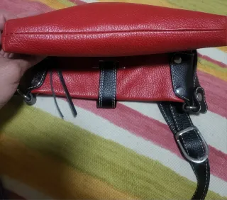 Bolso de mujer rojo y negro