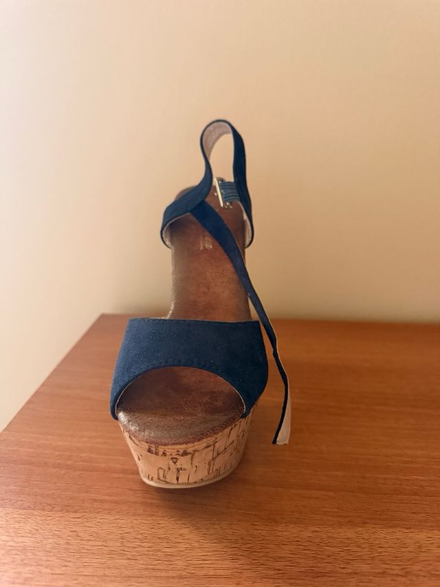 Sandalias tacón alto con plataforma.