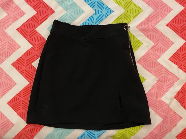 Minifalda negra Bershka con cremallera