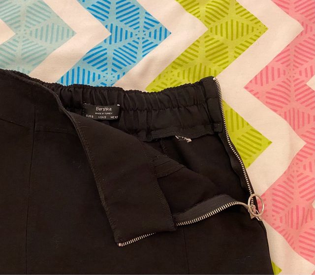 Minifalda negra Bershka con cremallera