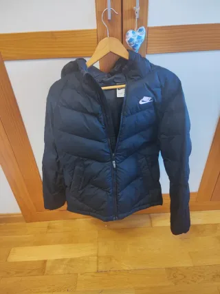 Abrigo deportivo Nike + abrigo Stradivarius