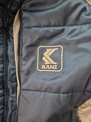 Cazadora Karl Kani Talla M Azul y Blanca