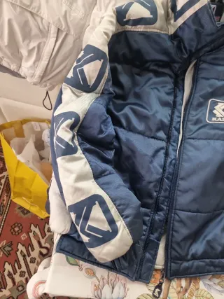 Cazadora Karl Kani Talla M Azul y Blanca