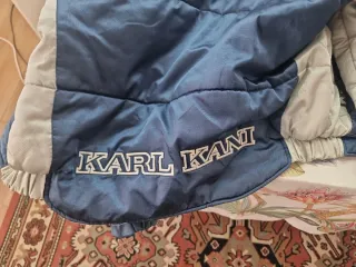 Cazadora Karl Kani Talla M Azul y Blanca
