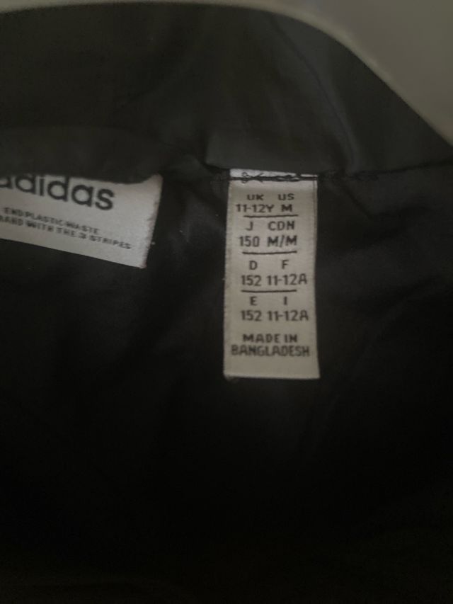 Abrigo Adidas Negro con Rayas Blancas y cremallera