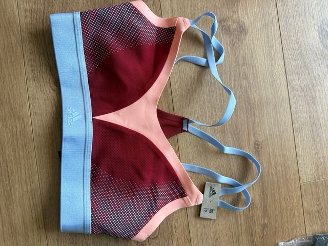 Sujetador deportivo Adidas rosa y rojo
talla XS