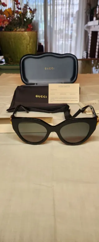 Gafas de Sol Gucci Negras y Doradas