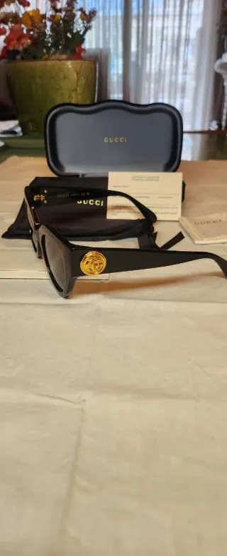 Gafas de Sol Gucci Negras y Doradas