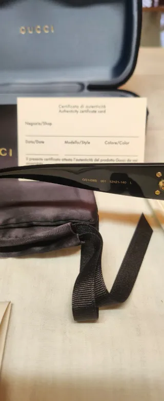 Gafas de Sol Gucci Negras y Doradas