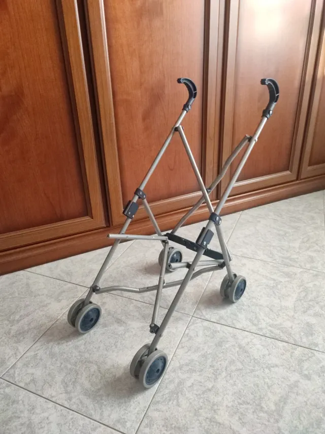 Passeggino giocattolo leggero