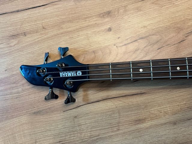 Bajo eléctrico Yamaha – Ideal para principiantes