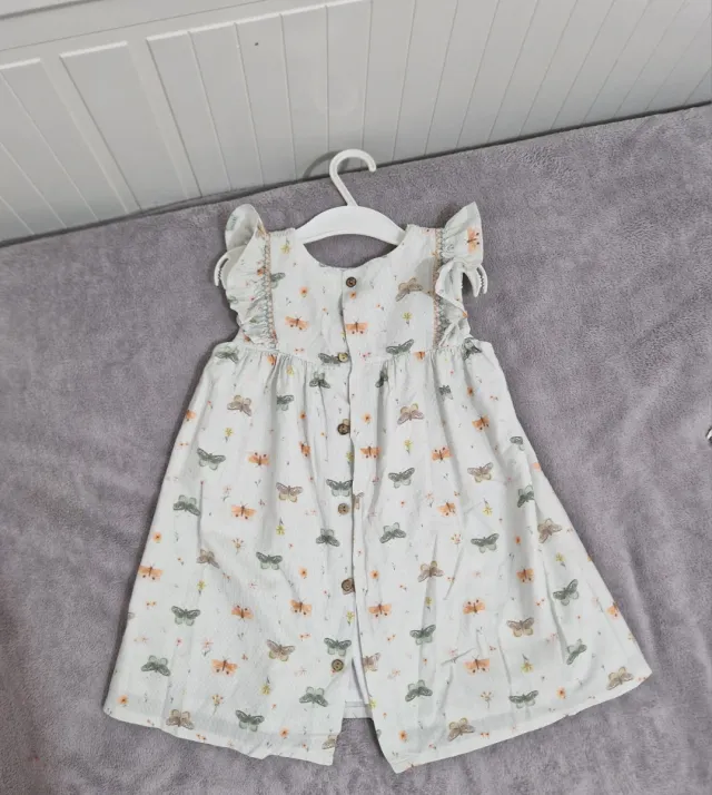 Vestido corto con mariposas