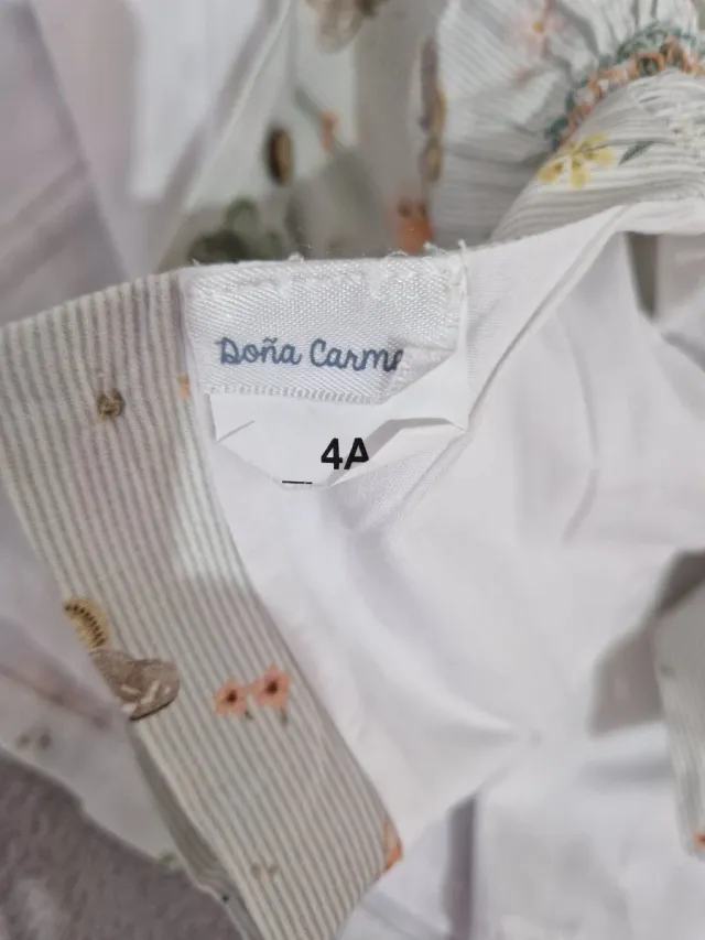 Vestido corto con mariposas