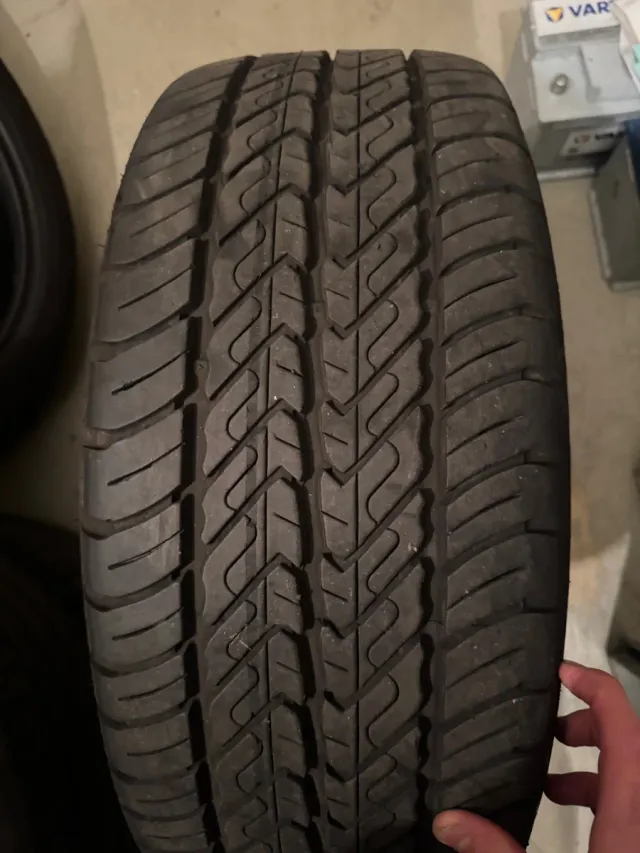 UNA dunlop Ecodrive 225/55R17C