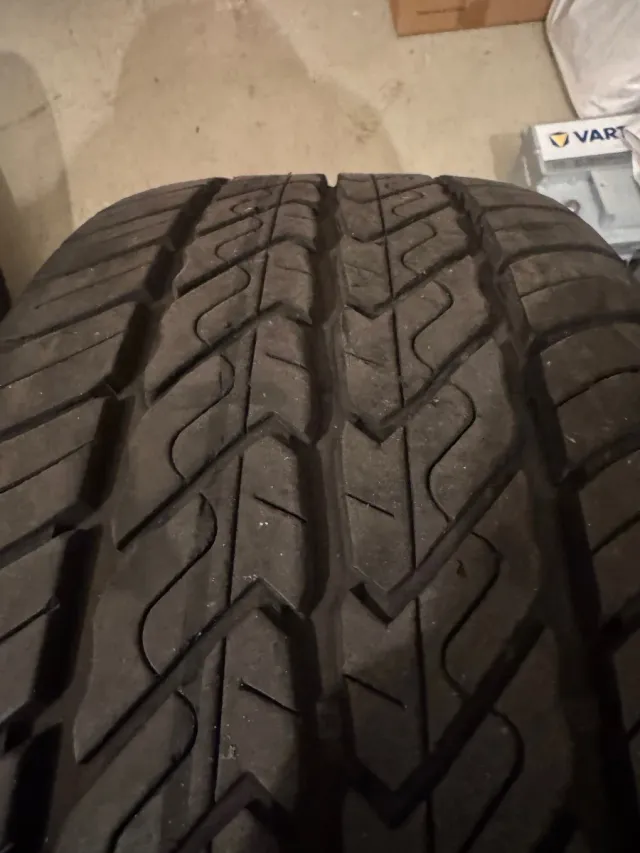 UNA dunlop Ecodrive 225/55R17C