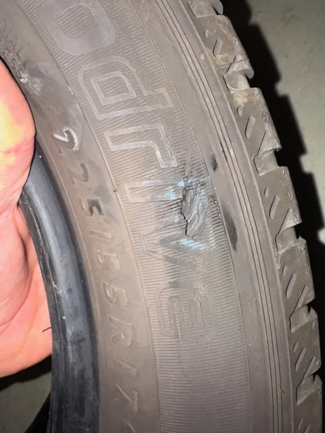 UNA dunlop Ecodrive 225/55R17C