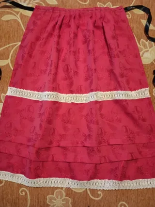 Delantal Baturra Rojo ,tela gloria antigua