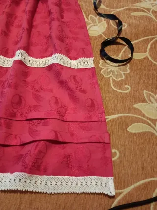 Delantal Baturra Rojo ,tela gloria antigua