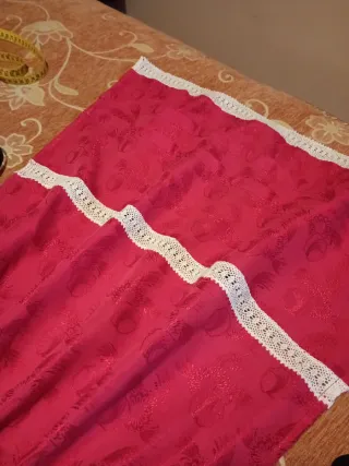 Delantal Baturra Rojo ,tela gloria antigua