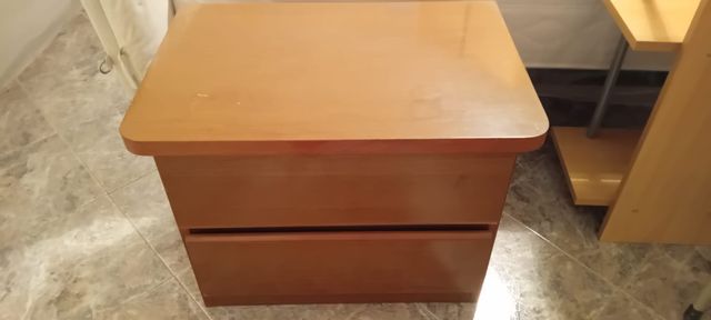 Comodini in legno a due cassetti