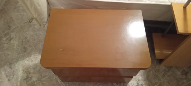 Comodini in legno a due cassetti