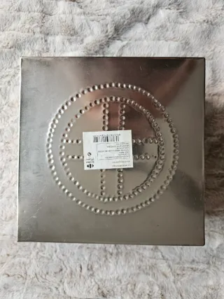 Caja metálica decorada