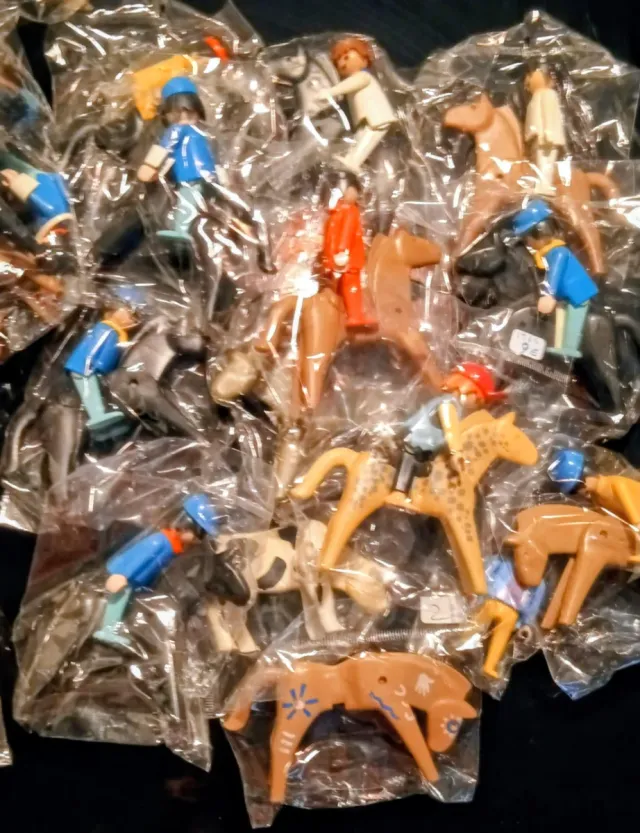 Lote Playmobil Figuras y Caballos.Mayoría del 1974