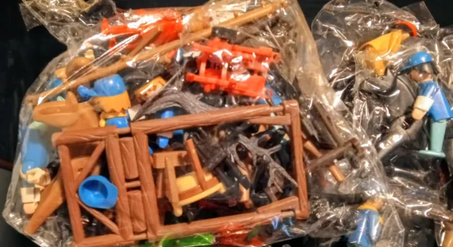 Lote Playmobil Figuras y Caballos.Mayoría del 1974