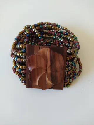 Pulsera elástica madera flor abalorios