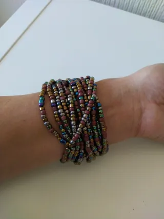 Pulsera elástica madera flor abalorios