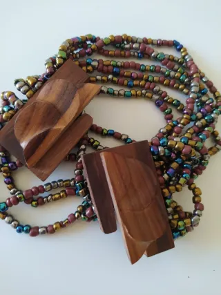 Pulsera elástica madera flor abalorios