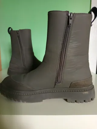 Botas impermeables Zara grises verde