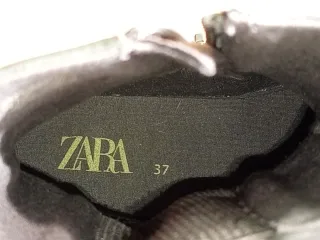 Botas impermeables Zara grises verde