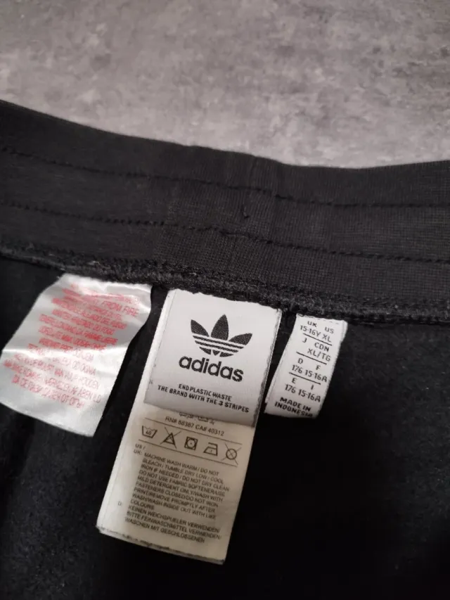 Jogger Adidas Negro Logo Bordado