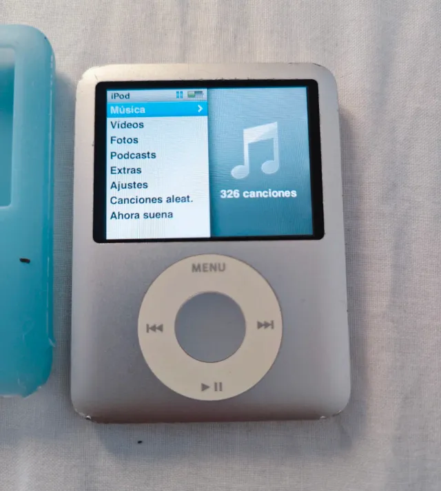 iPod Nano 3ª Gen 4GB Plata + Cable