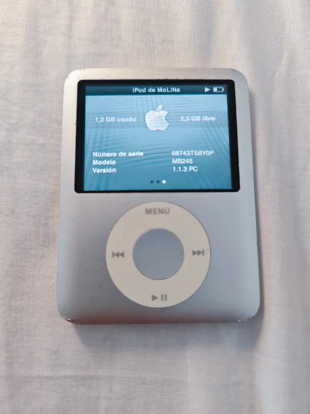 iPod Nano 3ª Gen 4GB Plata + Cable