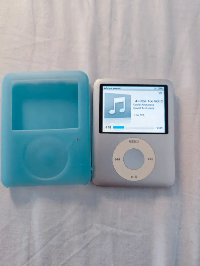 iPod Nano 3ª Gen 4GB Plata + Cable