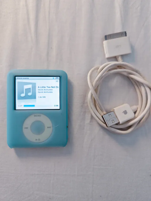 iPod Nano 3ª Gen 4GB Plata + Cable