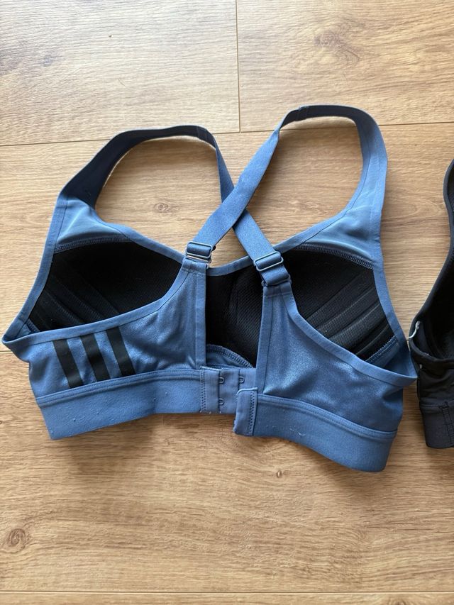 Sujetador deportivo Adidas negro
talla XS