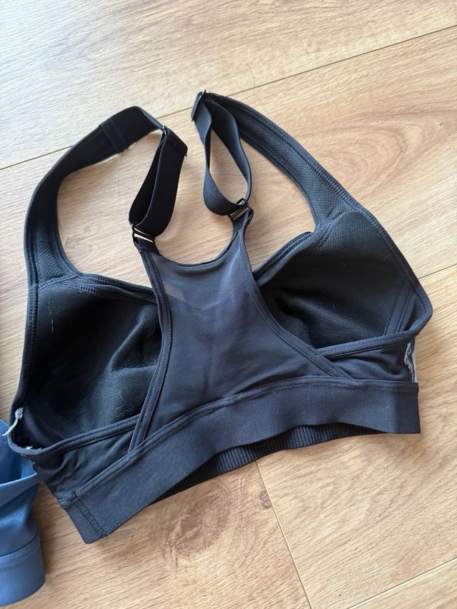 Sujetador deportivo Adidas negro
talla XS