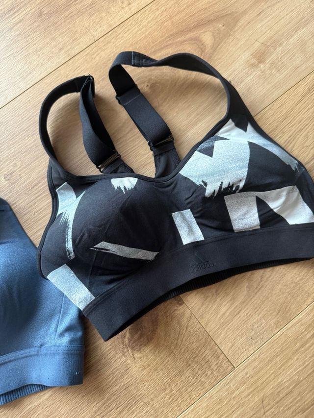 Sujetador deportivo Adidas negro
talla XS