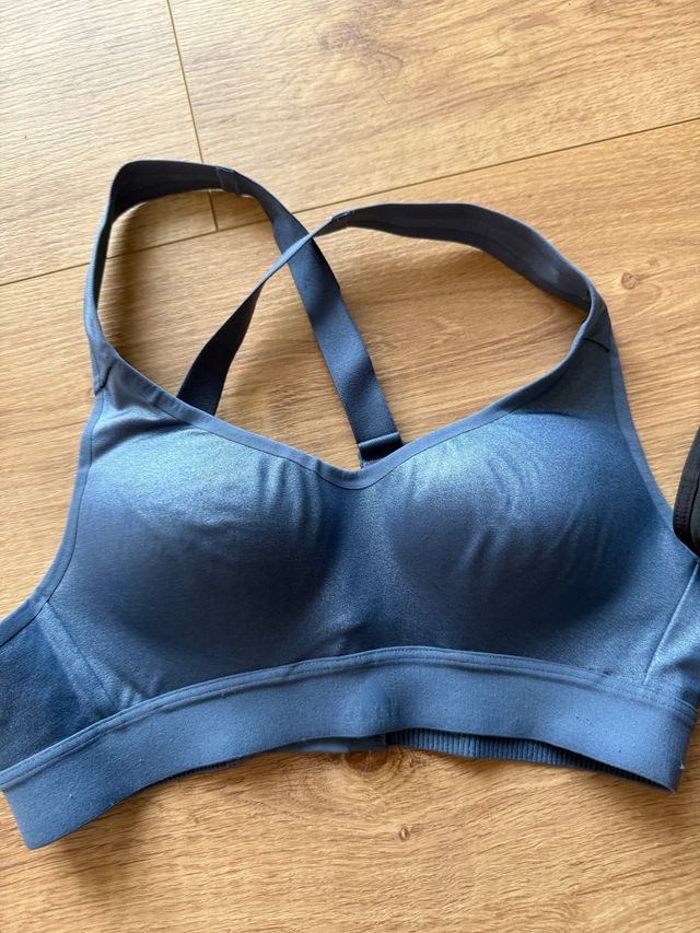 Sujetador deportivo Adidas negro
talla XS