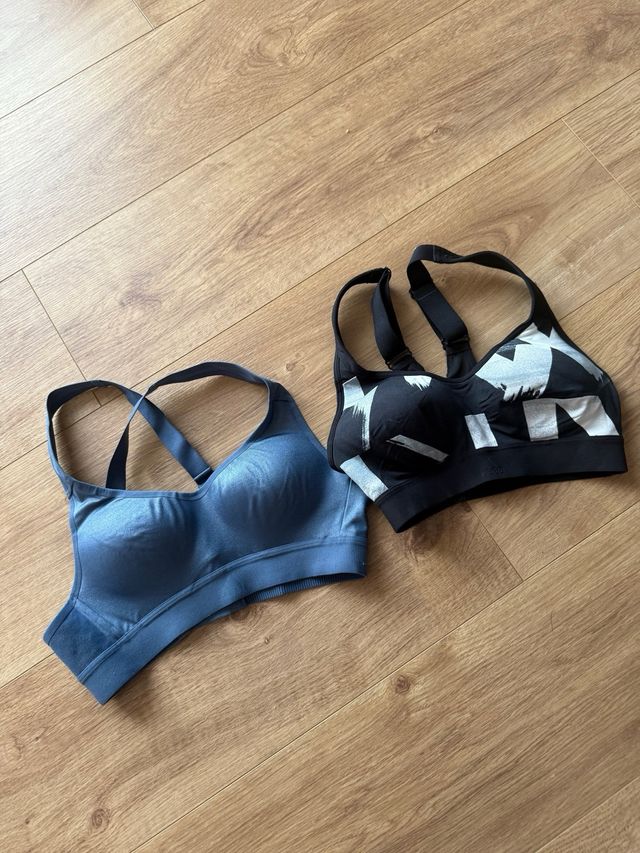 Sujetador deportivo Adidas negro
talla XS