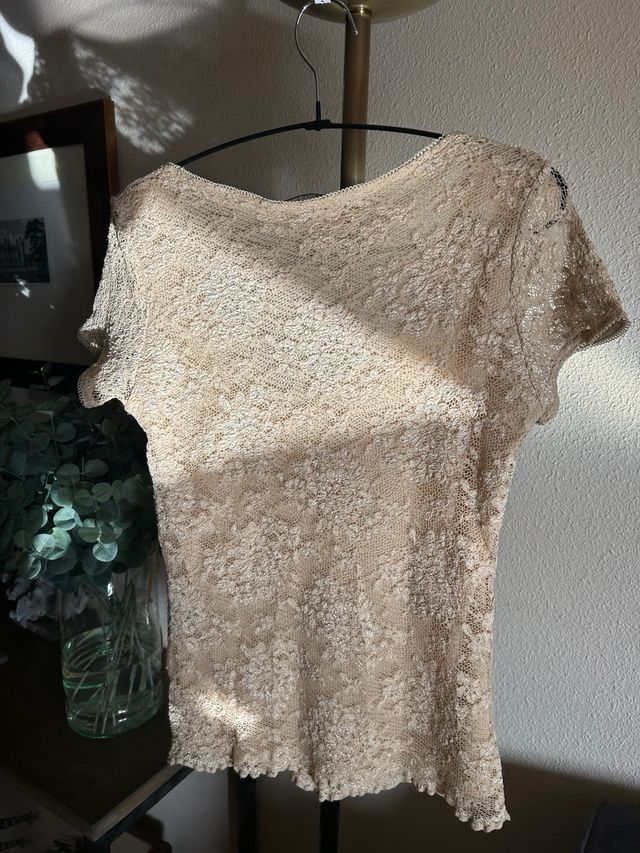 Top de encaje beige