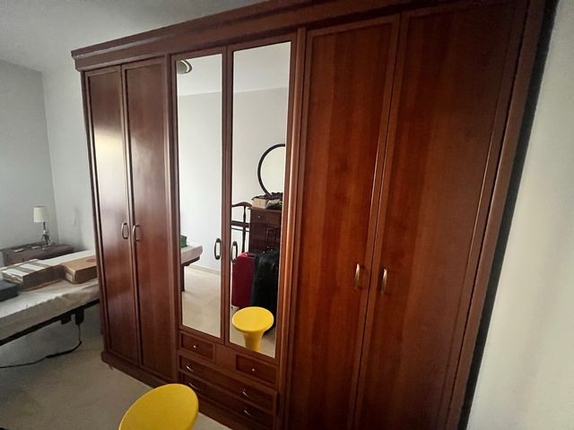 Armario de madera con espejo. Venta hasta fin mes