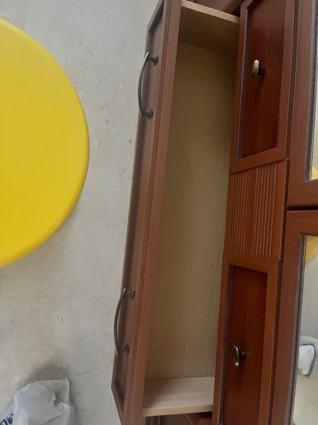 Armario de madera con espejo. Venta hasta fin mes