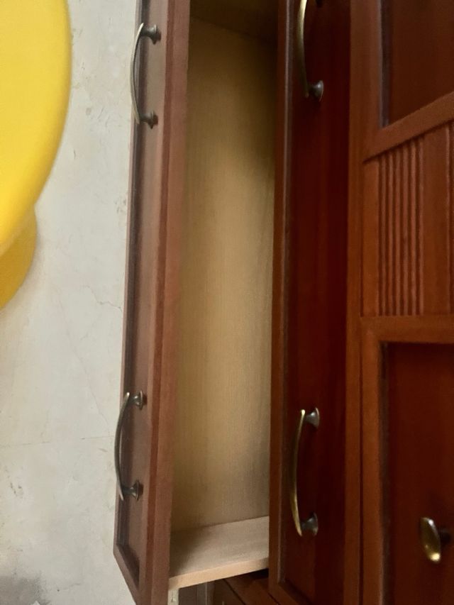 Armario de madera con espejo. Venta hasta fin mes