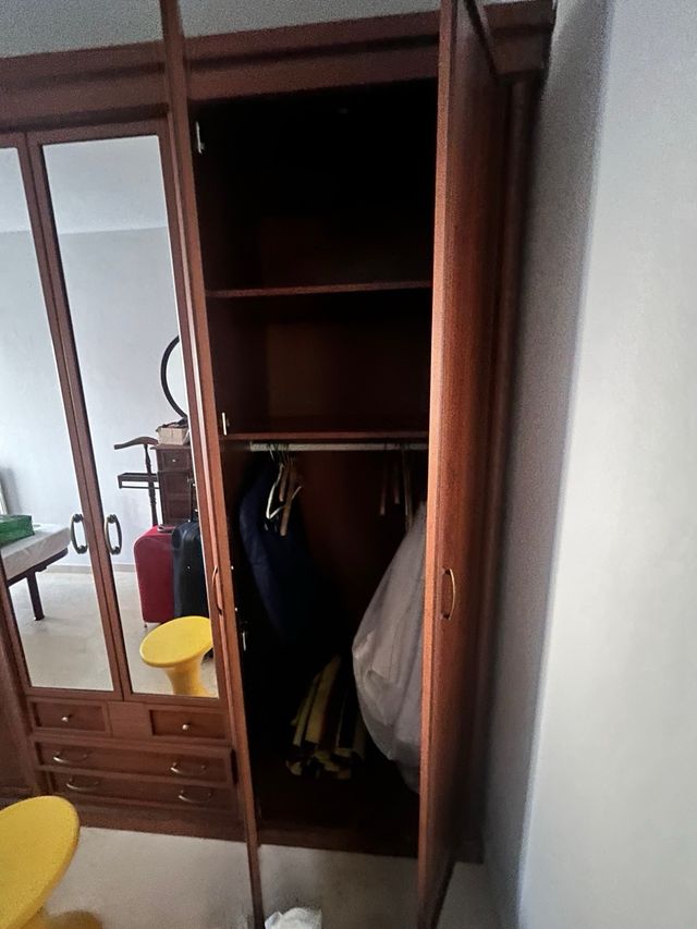 Armario de madera con espejo. Venta hasta fin mes